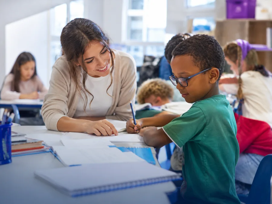 Tutoria e reforço escolar para crianças